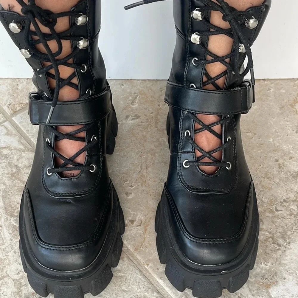 Forever 21 Buckle Chunky Platform Faux Leather lace up Booties size 6.5 - Picture 1 of 16